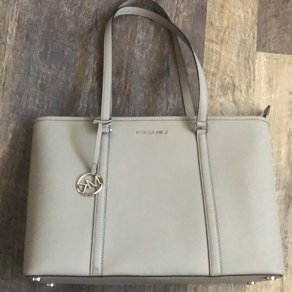 COPY - Michaels kors large sandy tote - Picture 1 of 7